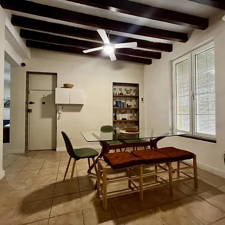 Charming Loft In Old Town דירה