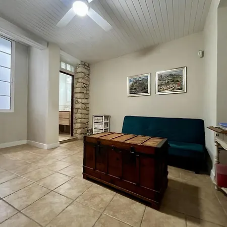 Charming Loft In Old Town דירה